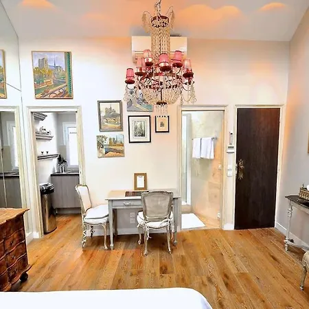 A Duplex In The Sky פריז